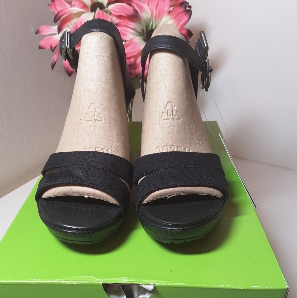 Crocs leigh ll  wedge sandal New sz 8